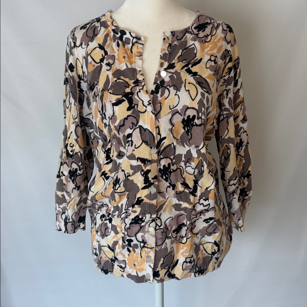 Abstract grey/yellow floral button up cardigan, 3/4 length sleeve